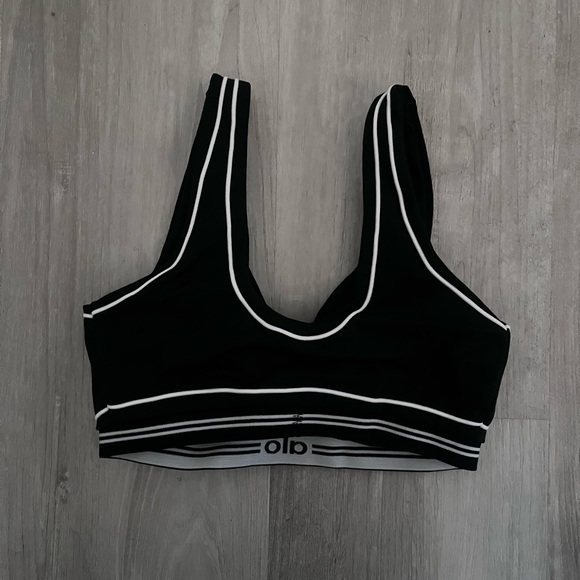 ALO Yoga Black Sports Bra and Leggings with White Accents - Picture 4 of 5